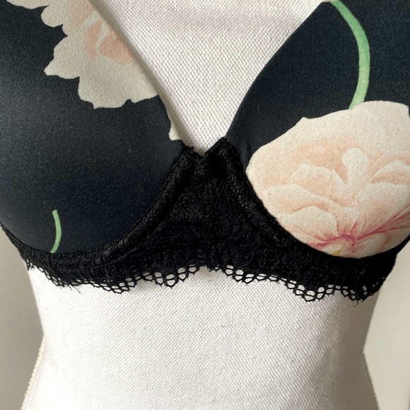 SOMA EMBRACEABLE PERFECT COVERAGE ENCHANTING LACE WING BRA - NWT - Picture 2 of 8